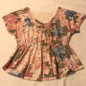 BEAUTIFUL flowered lace back top. Size S.